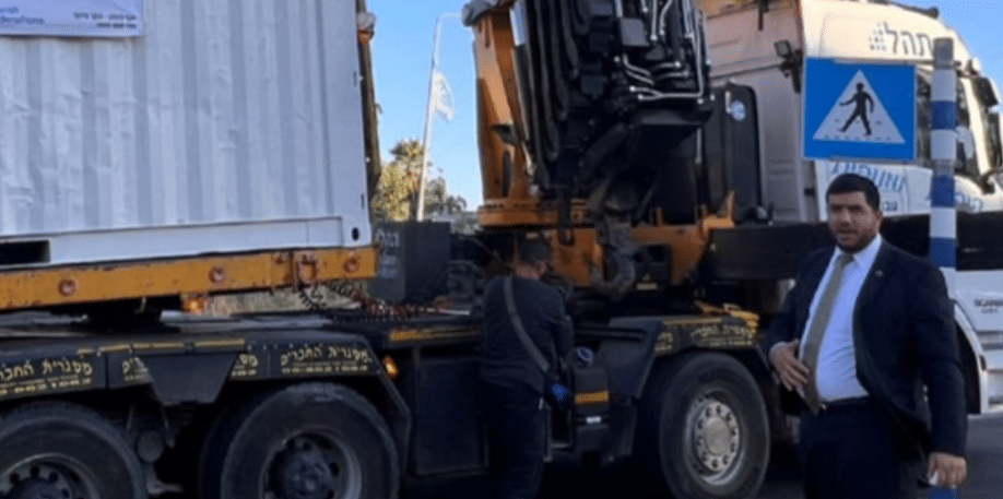 מכולות חירום: כך נערכת עיריית צפת למלחמה