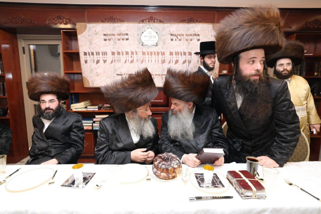 מעמד מרגש: בישיבת 'אהבת דוד' קבעו מזוזות