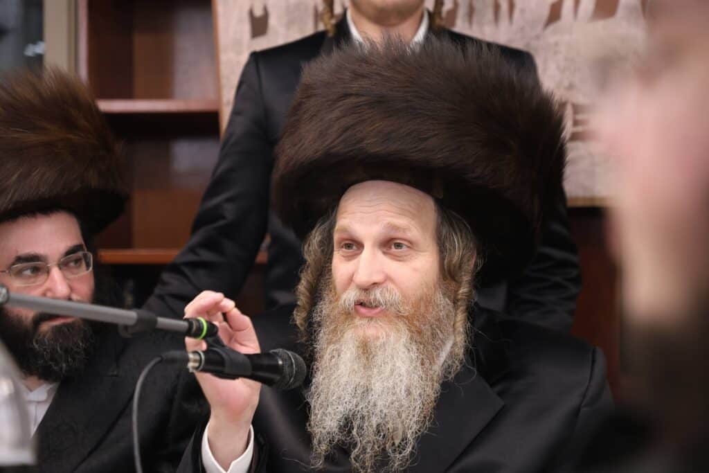 מעמד מרגש: בישיבת 'אהבת דוד' קבעו מזוזות