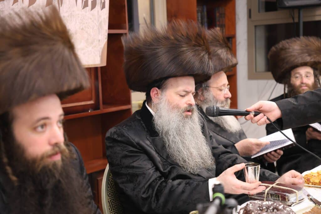 מעמד מרגש: בישיבת 'אהבת דוד' קבעו מזוזות