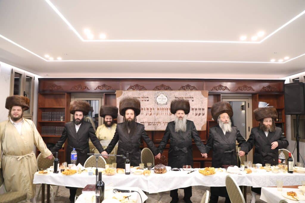 מעמד מרגש: בישיבת 'אהבת דוד' קבעו מזוזות