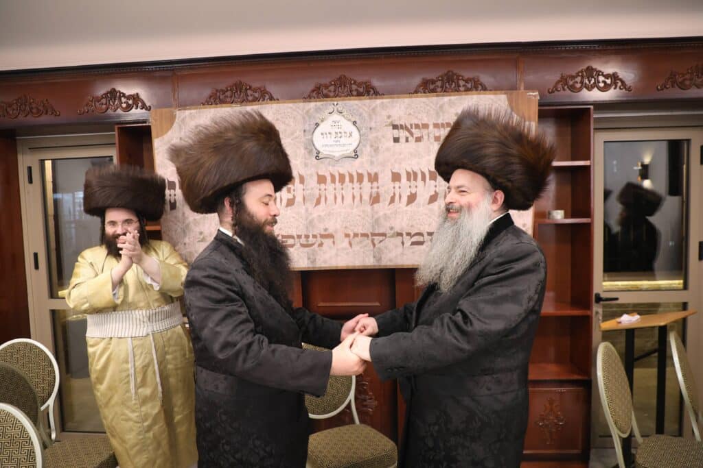 מעמד מרגש: בישיבת 'אהבת דוד' קבעו מזוזות