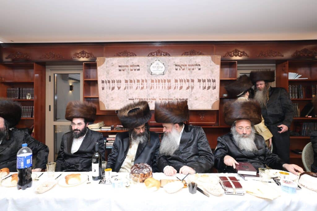 מעמד מרגש: בישיבת 'אהבת דוד' קבעו מזוזות