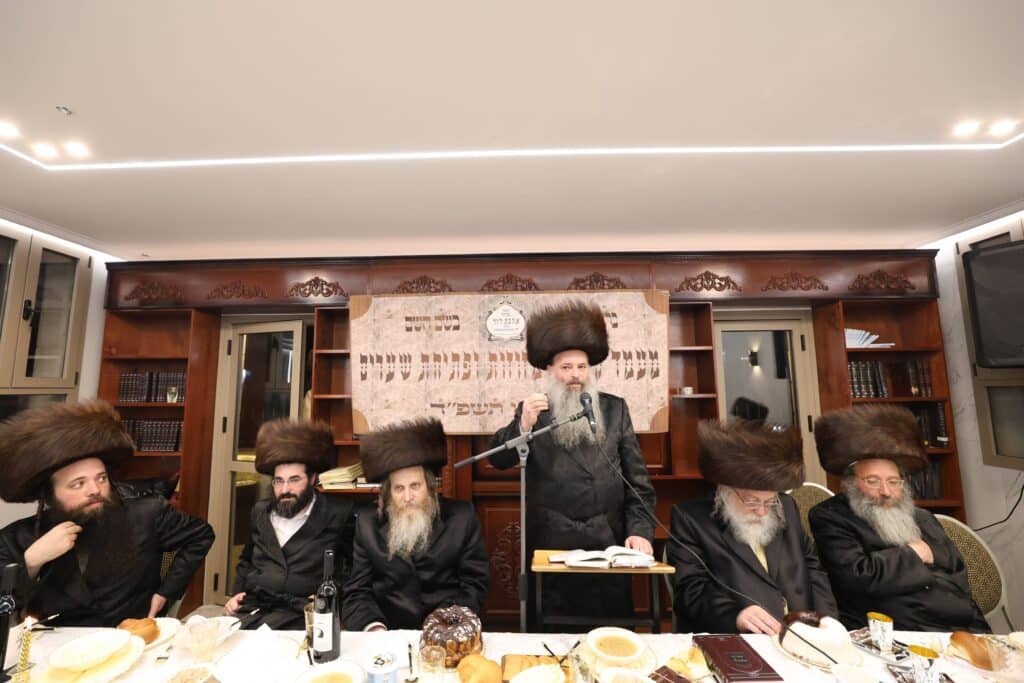 מעמד מרגש: בישיבת 'אהבת דוד' קבעו מזוזות