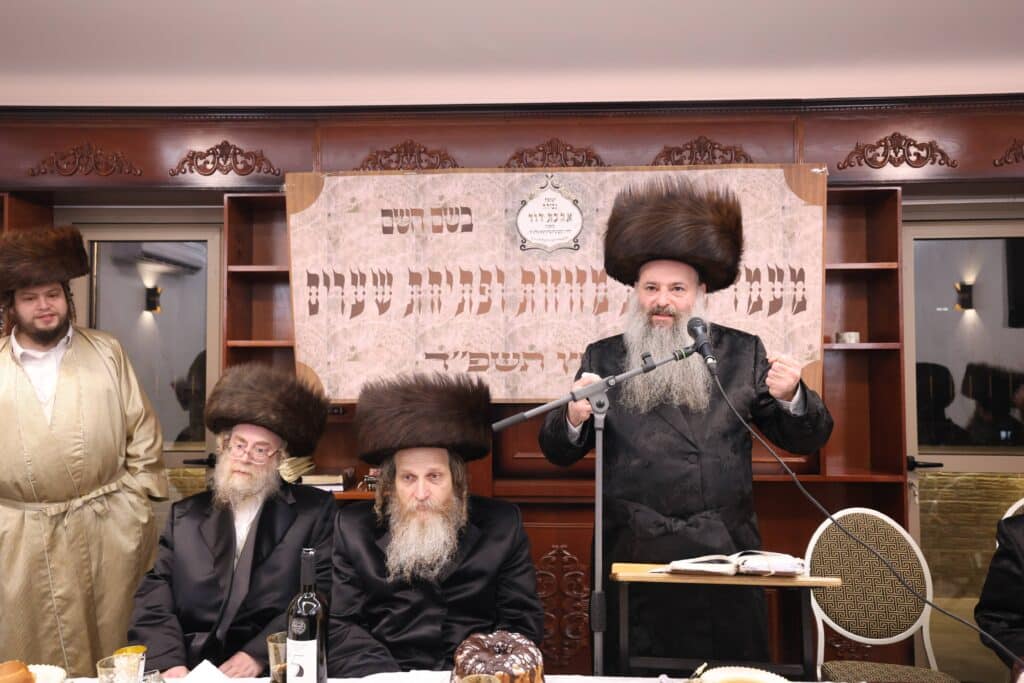 מעמד מרגש: בישיבת 'אהבת דוד' קבעו מזוזות