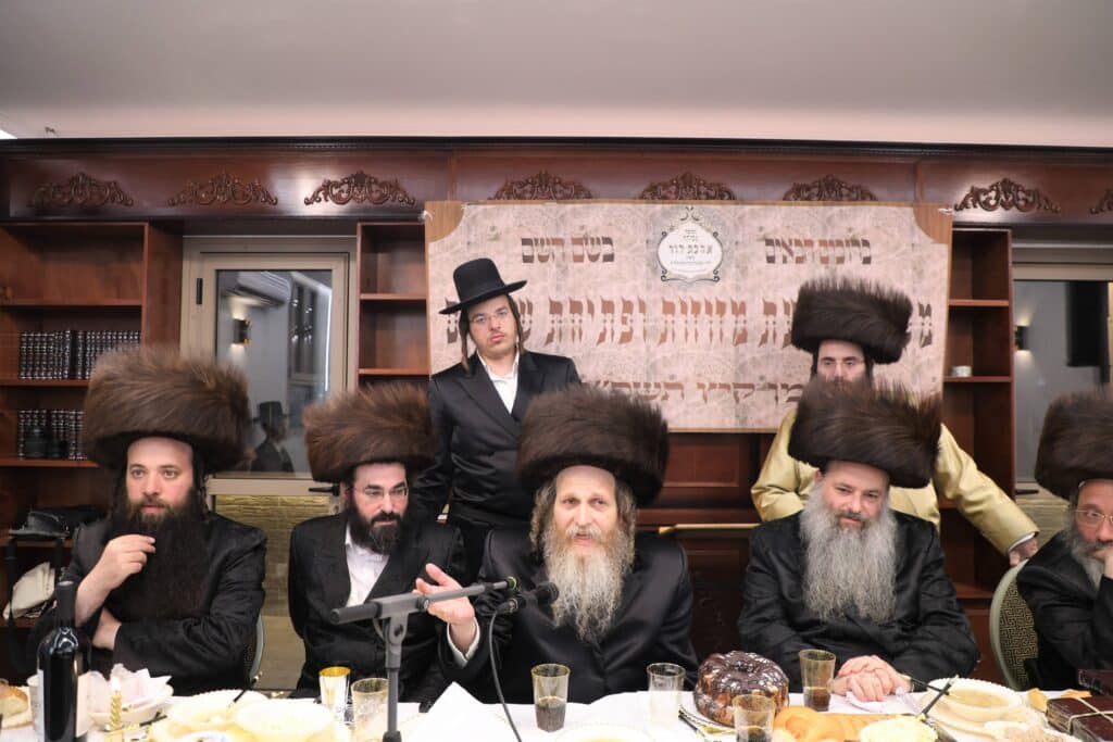 מעמד מרגש: בישיבת 'אהבת דוד' קבעו מזוזות