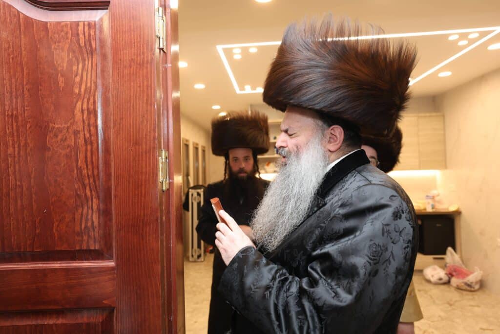 מעמד מרגש: בישיבת 'אהבת דוד' קבעו מזוזות