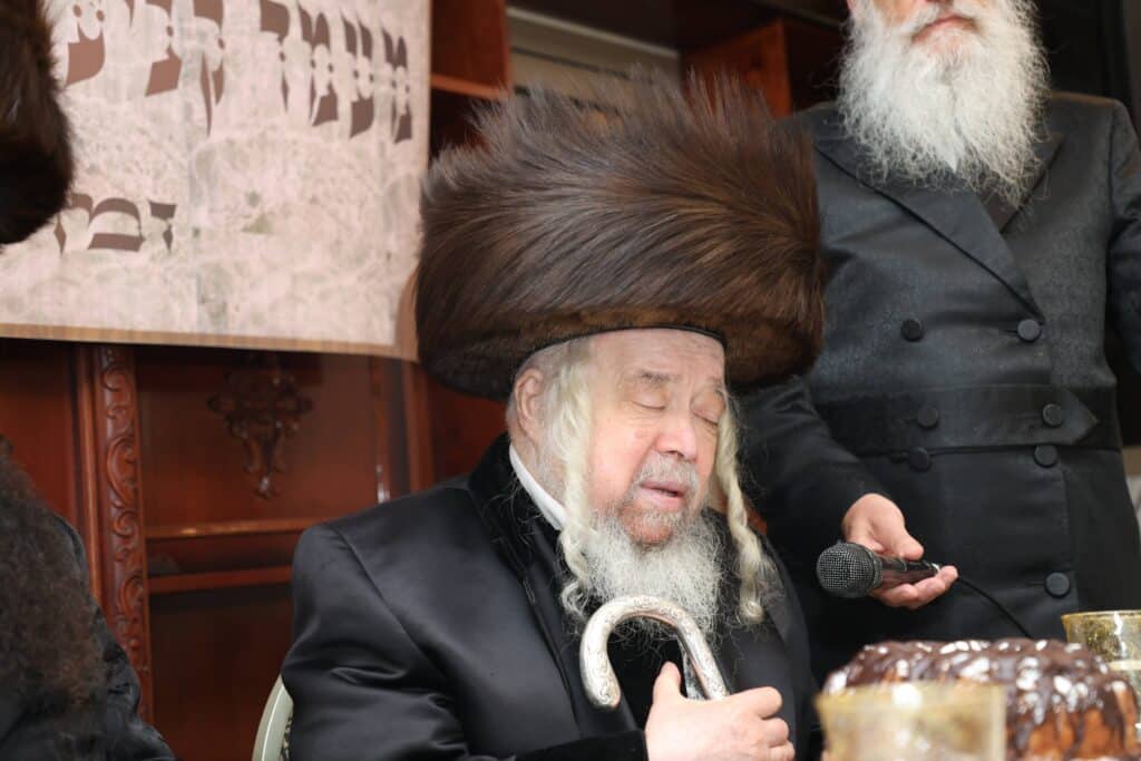 מעמד מרגש: בישיבת 'אהבת דוד' קבעו מזוזות