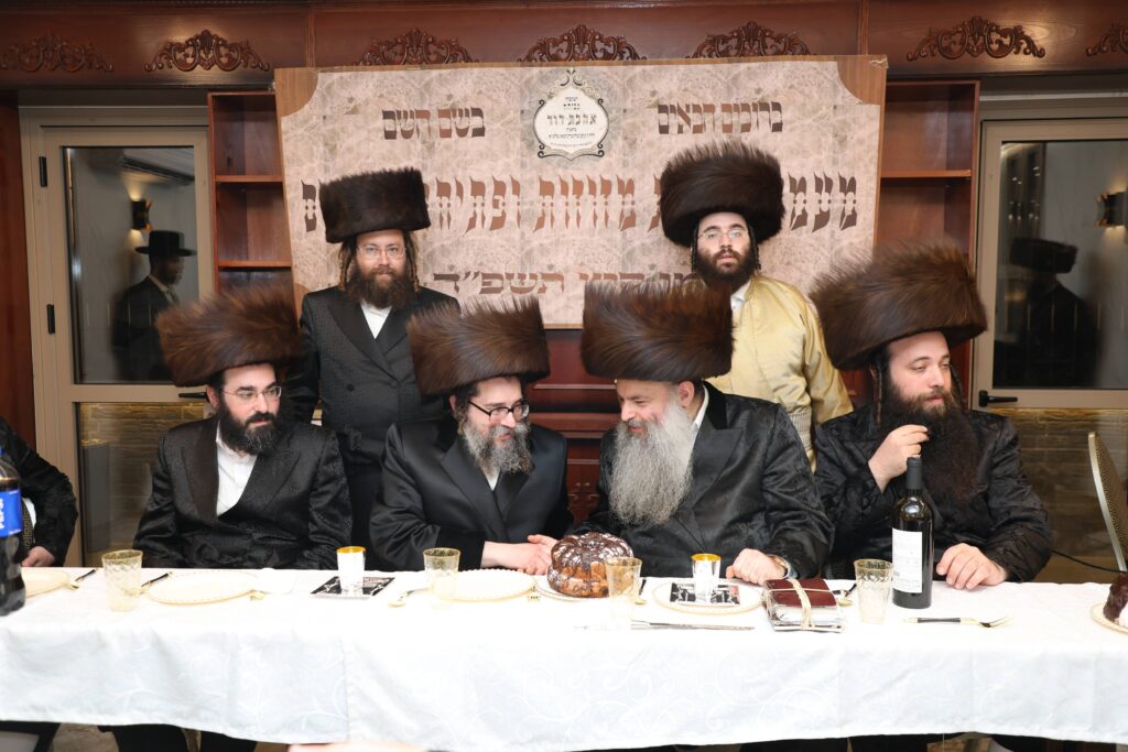 מעמד מרגש: בישיבת 'אהבת דוד' קבעו מזוזות