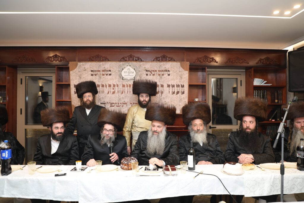 מעמד מרגש: בישיבת 'אהבת דוד' קבעו מזוזות