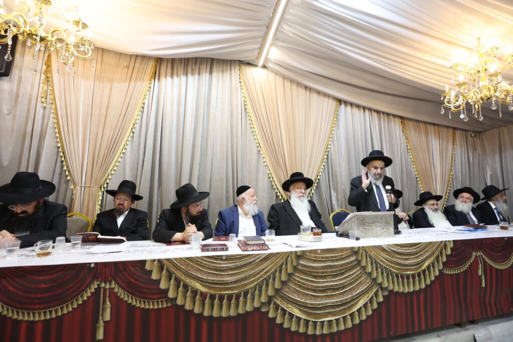 גלריה: ב'נהר שלום' התכנסו להספיד את זקן המקובלים