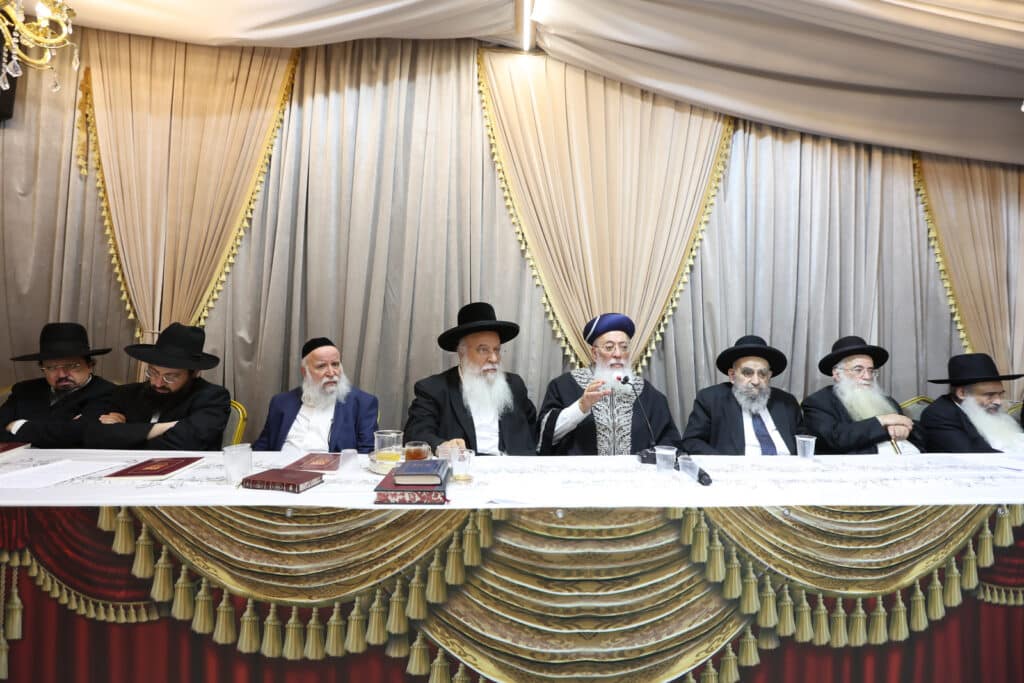 גלריה: ב'נהר שלום' התכנסו להספיד את זקן המקובלים