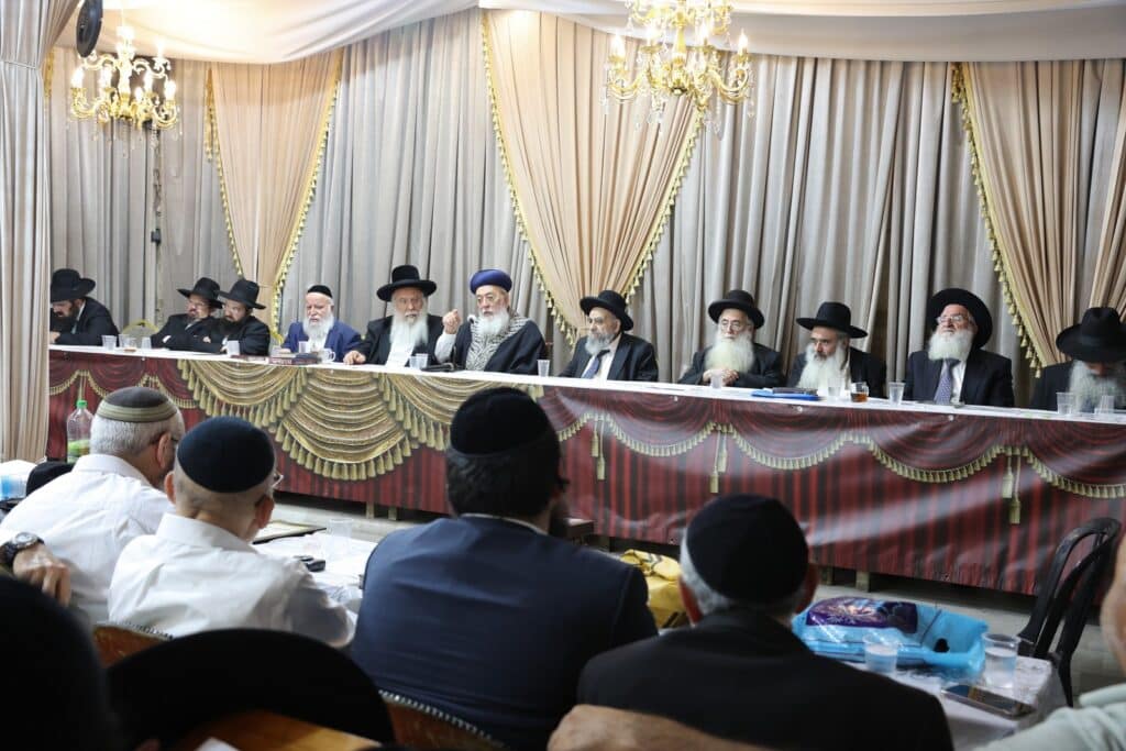 גלריה: ב'נהר שלום' התכנסו להספיד את זקן המקובלים