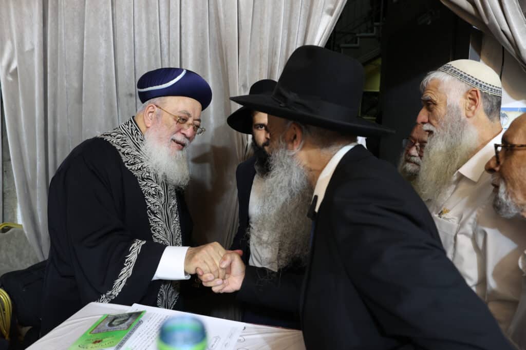 גלריה: ב'נהר שלום' התכנסו להספיד את זקן המקובלים