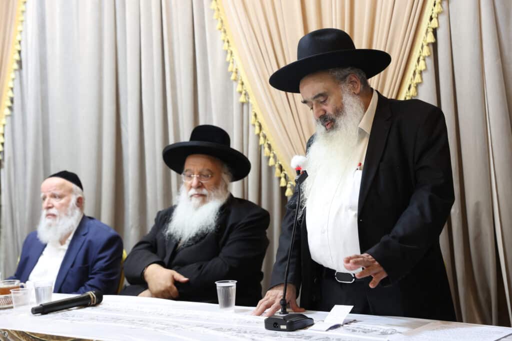 גלריה: ב'נהר שלום' התכנסו להספיד את זקן המקובלים