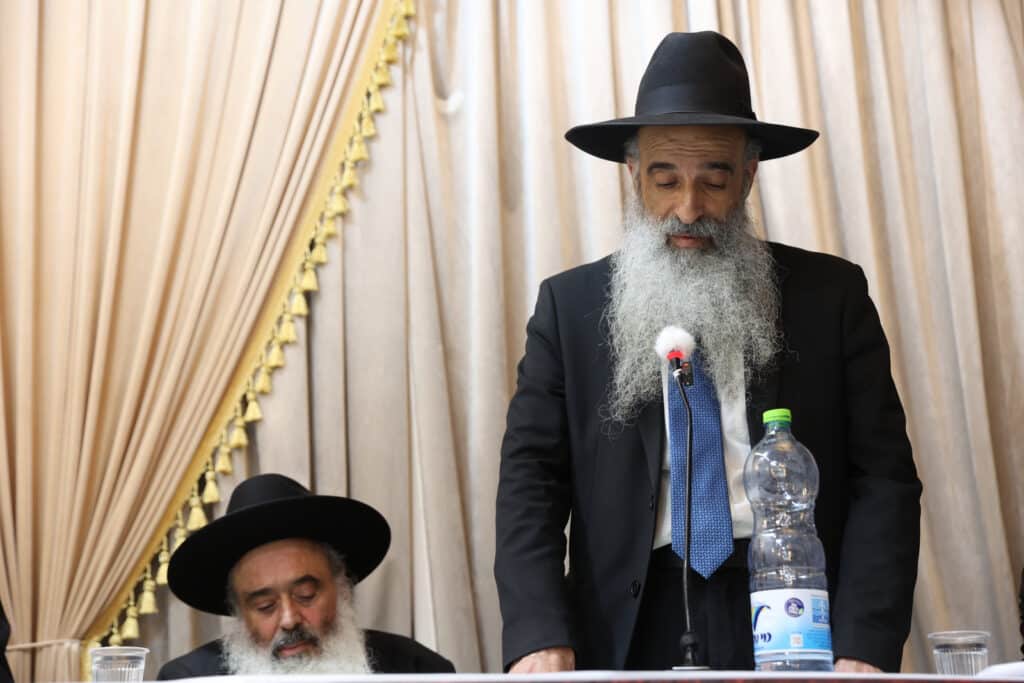 גלריה: ב'נהר שלום' התכנסו להספיד את זקן המקובלים