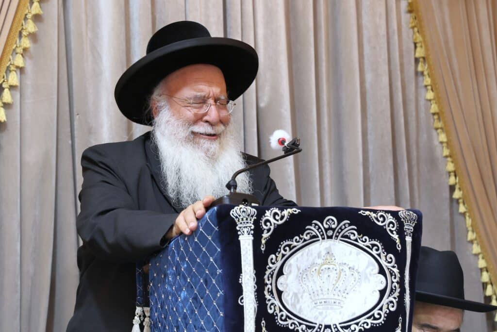 גלריה: ב'נהר שלום' התכנסו להספיד את זקן המקובלים