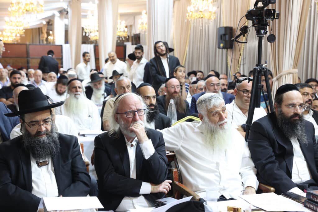 גלריה: ב'נהר שלום' התכנסו להספיד את זקן המקובלים