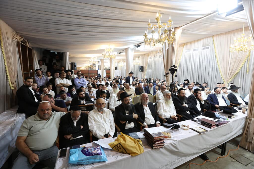 גלריה: ב'נהר שלום' התכנסו להספיד את זקן המקובלים