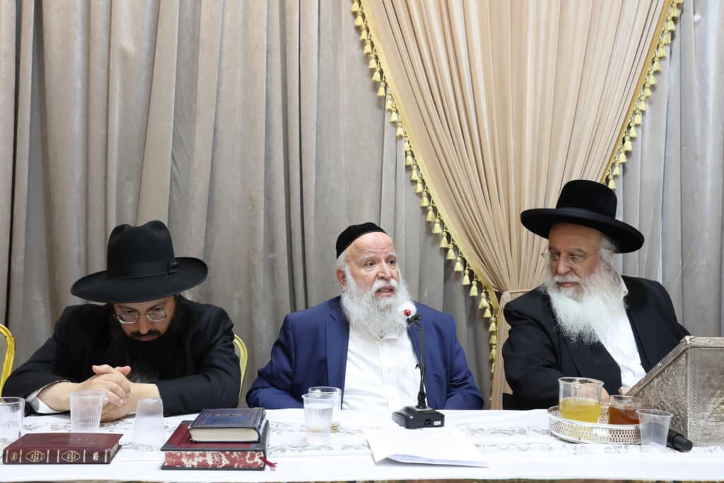 גלריה: ב'נהר שלום' התכנסו להספיד את זקן המקובלים