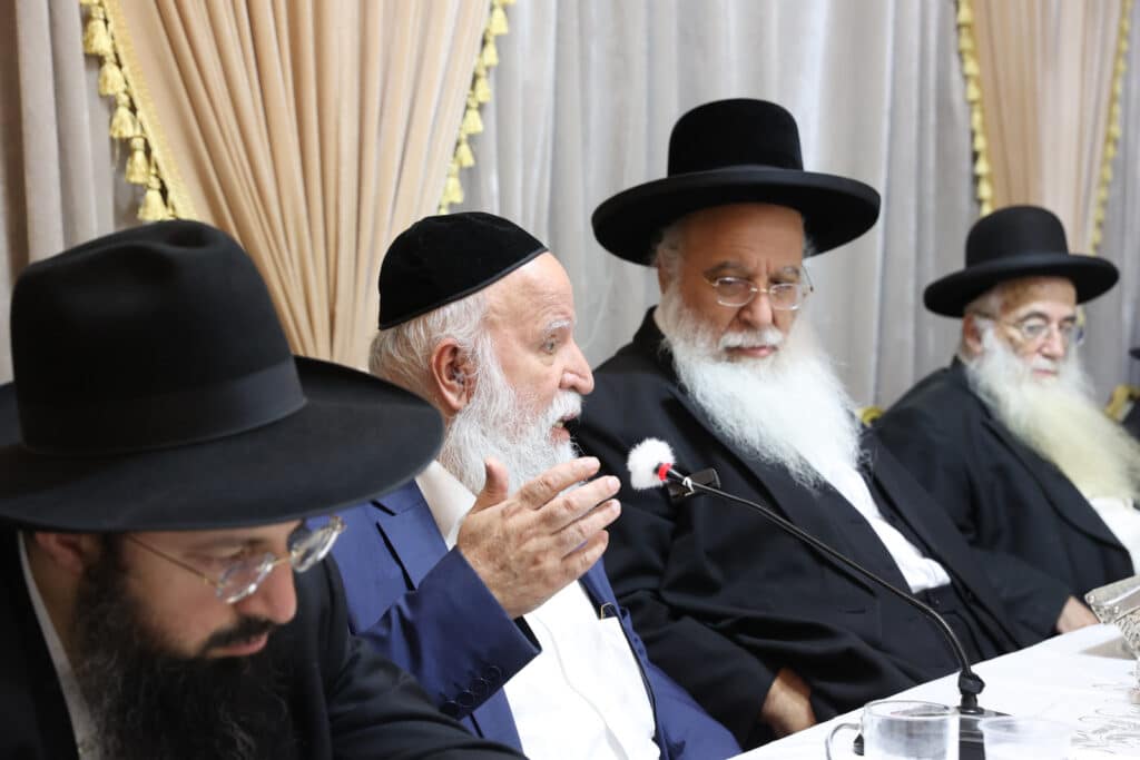 גלריה: ב'נהר שלום' התכנסו להספיד את זקן המקובלים