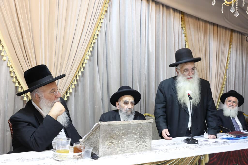 גלריה: ב'נהר שלום' התכנסו להספיד את זקן המקובלים