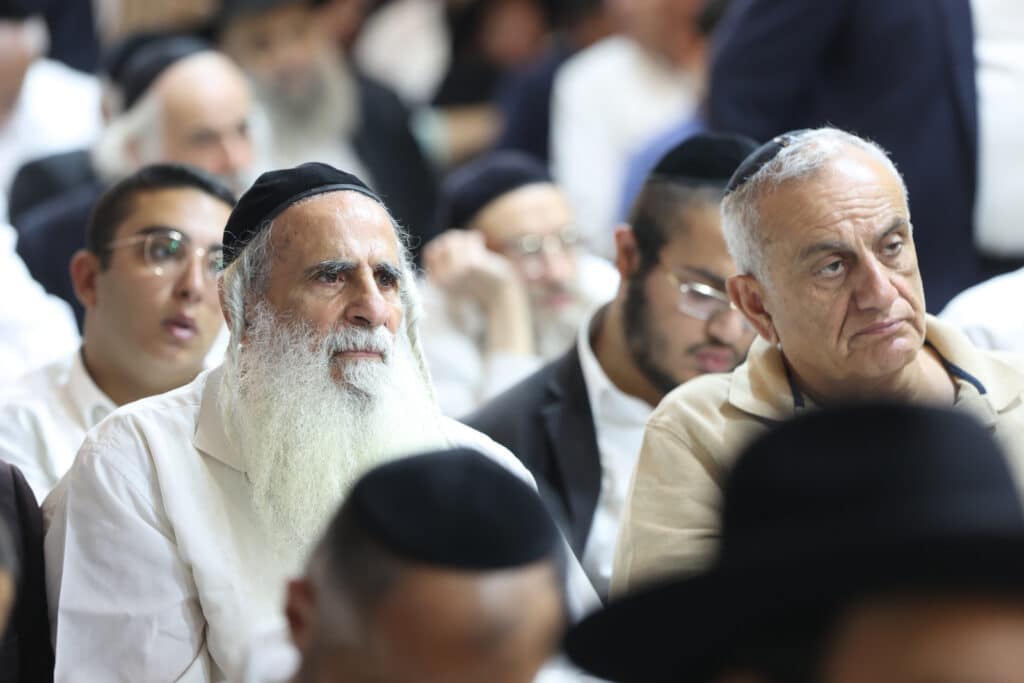 גלריה: ב'נהר שלום' התכנסו להספיד את זקן המקובלים