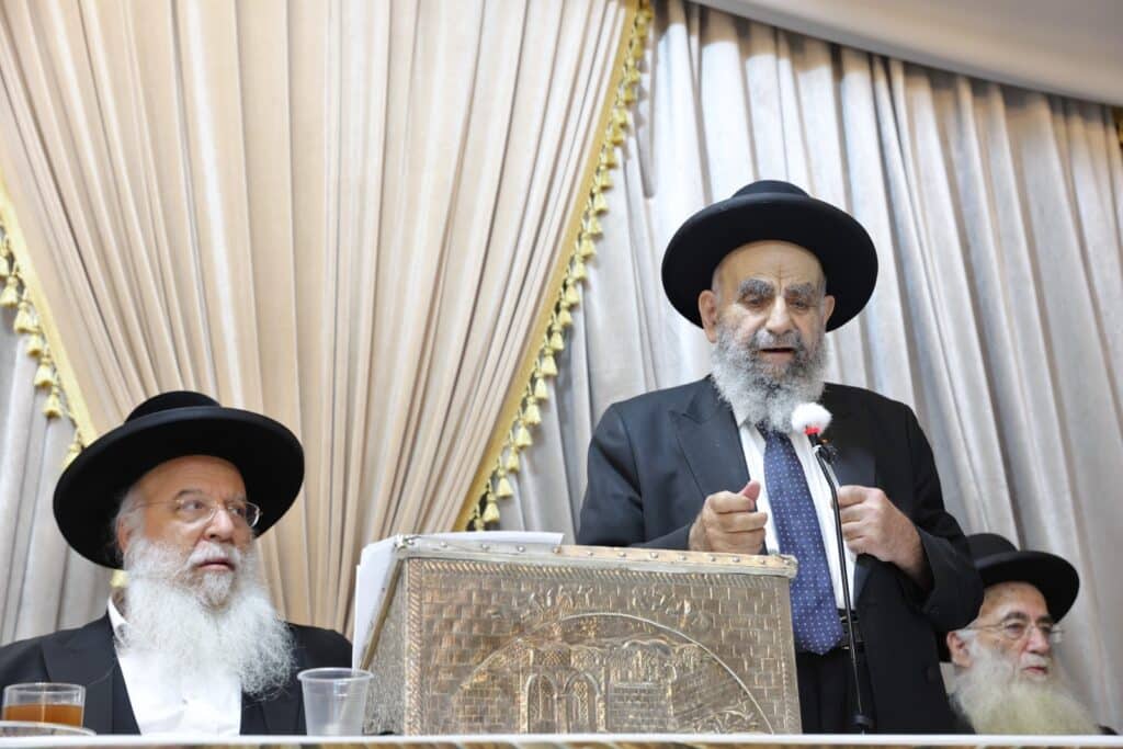 גלריה: ב'נהר שלום' התכנסו להספיד את זקן המקובלים