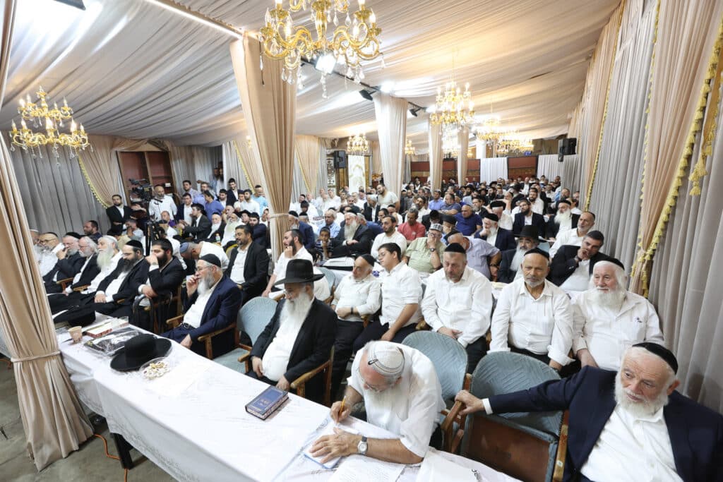 גלריה: ב'נהר שלום' התכנסו להספיד את זקן המקובלים