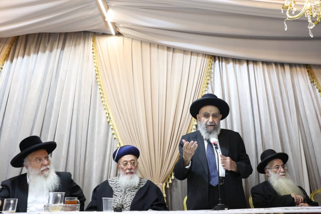 גלריה: ב'נהר שלום' התכנסו להספיד את זקן המקובלים