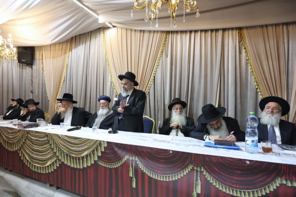 גלריה: ב'נהר שלום' התכנסו להספיד את זקן המקובלים