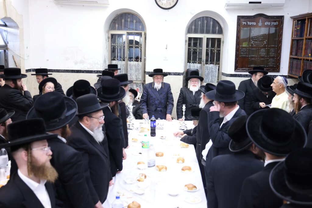 הילולה בספינקא: החסידים עלו עם האדמו"ר להר הזיתים