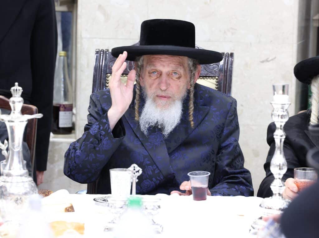 הילולה בספינקא: החסידים עלו עם האדמו"ר להר הזיתים