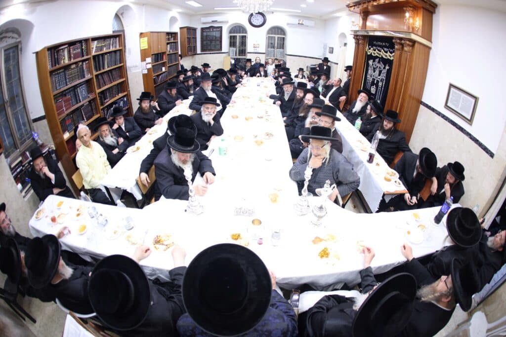 הילולה בספינקא: החסידים עלו עם האדמו"ר להר הזיתים