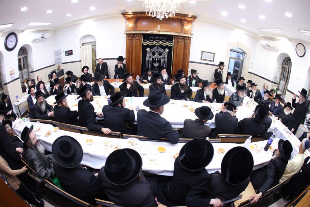 הילולה בספינקא: החסידים עלו עם האדמו"ר להר הזיתים