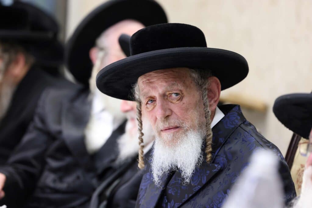 הילולה בספינקא: החסידים עלו עם האדמו"ר להר הזיתים