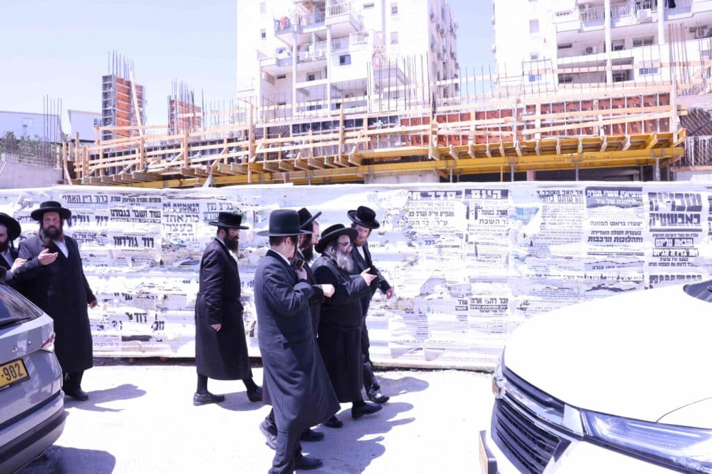 אב"ד סאטמאר ירושלים עוקב מקרוב אחר העבודות בבית מדרשו