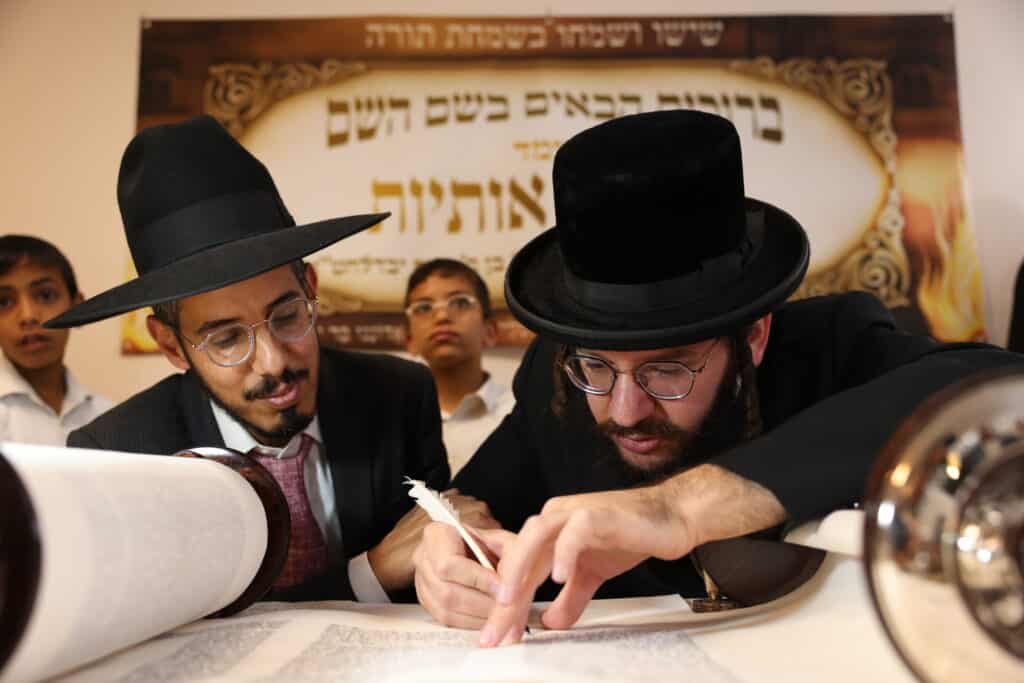 במעמד האדמו"ר: מירון חגגה הכנסת ס"ת לציון הרשב"י