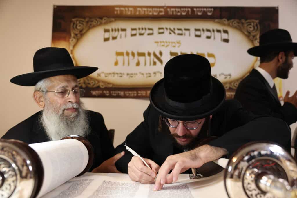 במעמד האדמו"ר: מירון חגגה הכנסת ס"ת לציון הרשב"י