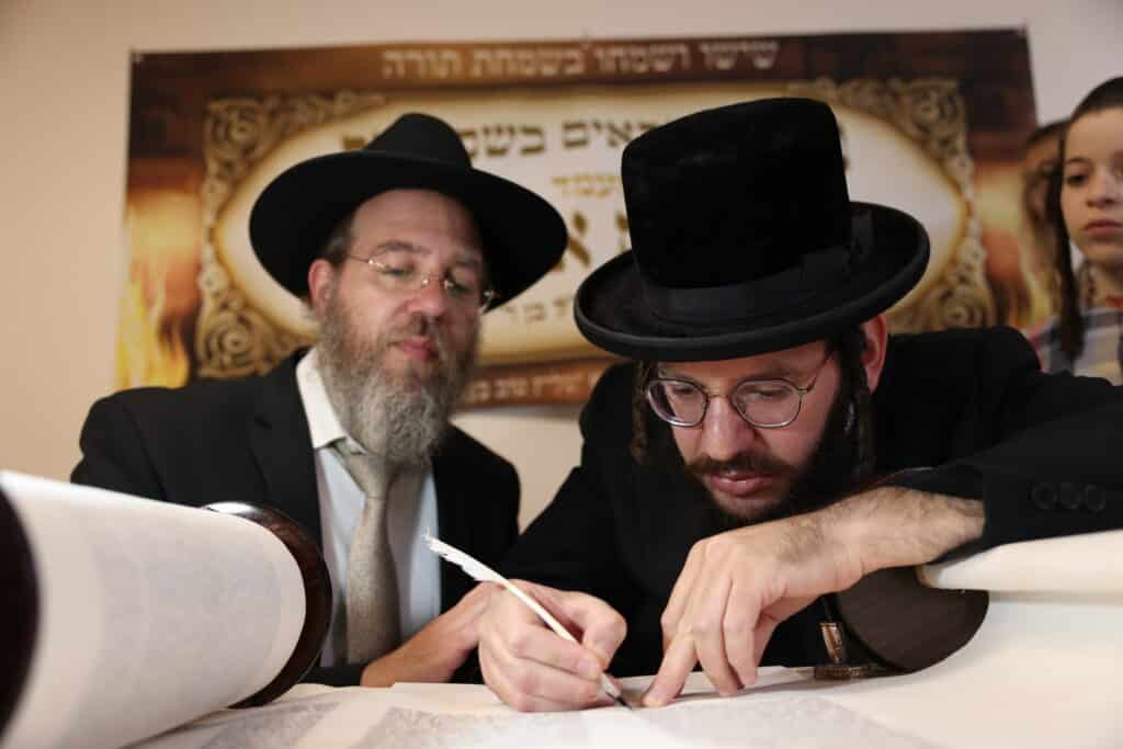 במעמד האדמו"ר: מירון חגגה הכנסת ס"ת לציון הרשב"י