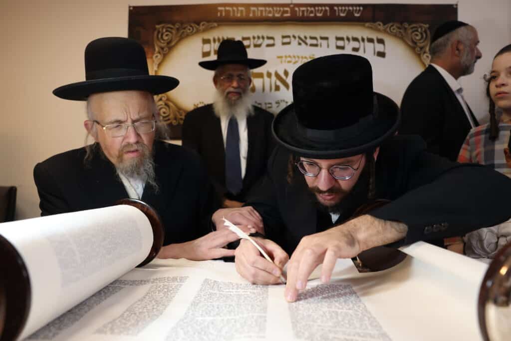 במעמד האדמו"ר: מירון חגגה הכנסת ס"ת לציון הרשב"י