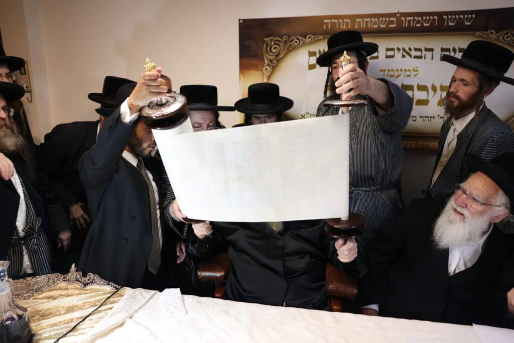 במעמד האדמו"ר: מירון חגגה הכנסת ס"ת לציון הרשב"י