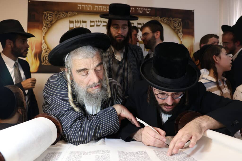 במעמד האדמו"ר: מירון חגגה הכנסת ס"ת לציון הרשב"י