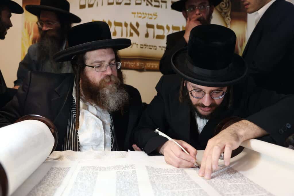 במעמד האדמו"ר: מירון חגגה הכנסת ס"ת לציון הרשב"י