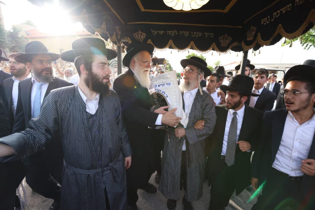 במעמד האדמו"ר: מירון חגגה הכנסת ס"ת לציון הרשב"י