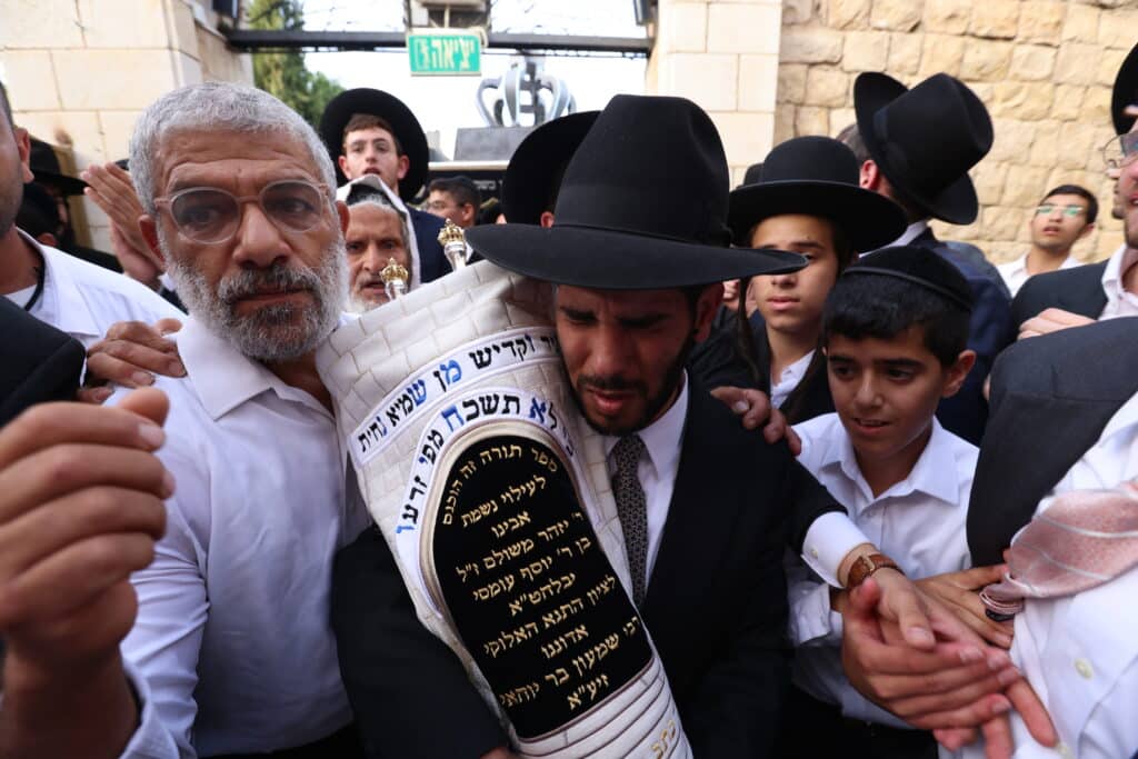 במעמד האדמו"ר: מירון חגגה הכנסת ס"ת לציון הרשב"י