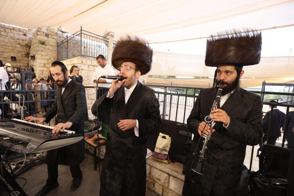 במעמד האדמו"ר: מירון חגגה הכנסת ס"ת לציון הרשב"י