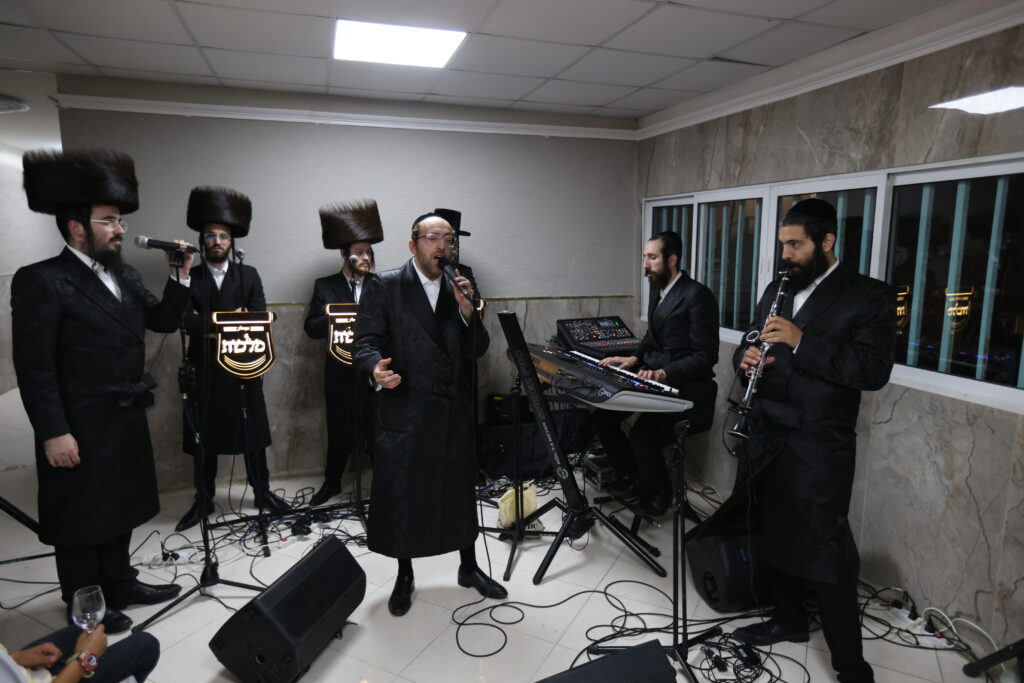 במעמד האדמו"ר: מירון חגגה הכנסת ס"ת לציון הרשב"י