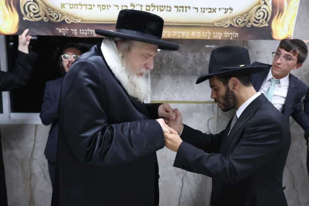 במעמד האדמו"ר: מירון חגגה הכנסת ס"ת לציון הרשב"י