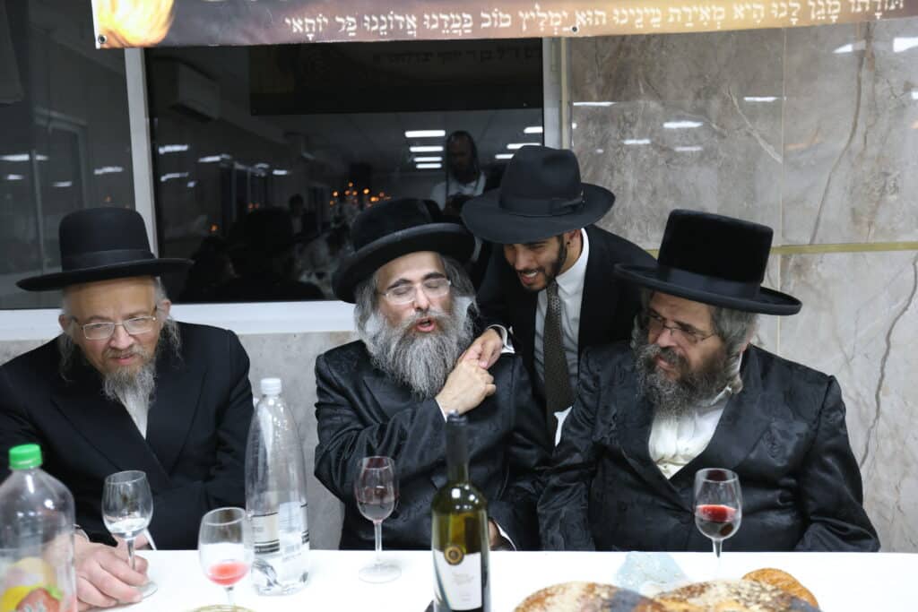 במעמד האדמו"ר: מירון חגגה הכנסת ס"ת לציון הרשב"י